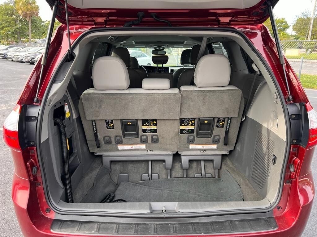 2017 Toyota Sienna XLE 8 Passenger 4dr Mini Van